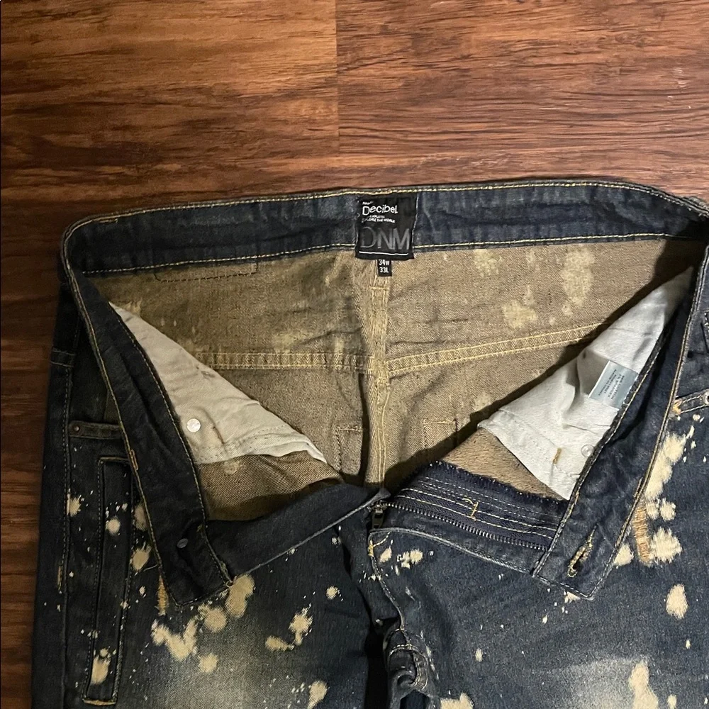 Decibel Street Wear Grunge Distressed Painted Jeans. Size 34W 33L Retail $70.